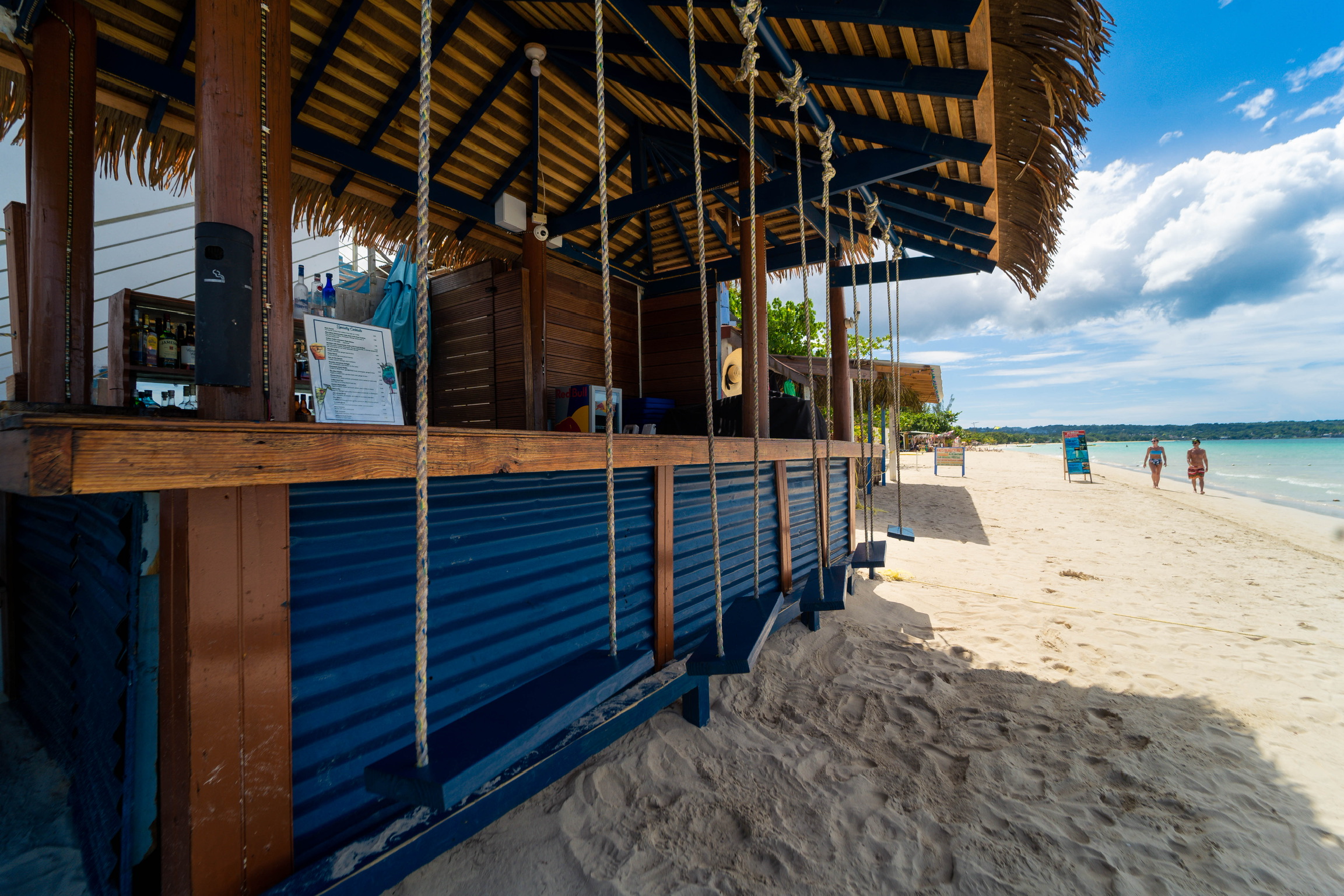 Exploring Negril’s Vibrant Nightlife: Clubs, Bars, and More!